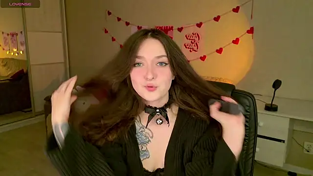 Snapshot of BellaSink chatting on 11/22/25, 05:39 BellaSink online show from 11/22/25, 05:39