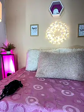 Meggie  online show from 11/12/25, 11:19