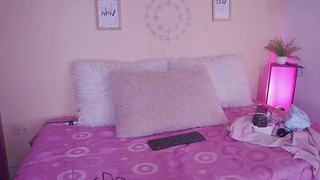 Meggie  online show from 11/15/25, 07:40