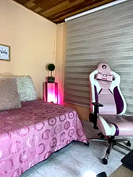 Meggie  online show from 11/21/25, 11:15