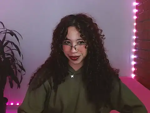 Snapshot of Medussa3033 chatting on 11/02/25, 02:16 Medussa3033 online show from 11/02/25, 02:16