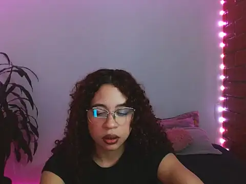 Snapshot of Medussa3033 chatting on 11/06/25, 02:48 Medussa3033 online show from 11/06/25, 02:48