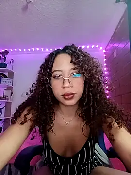 Snapshot of Medussa3033 chatting on 12/19/25, 09:28 Medussa3033 online show from 12/19/25, 09:28