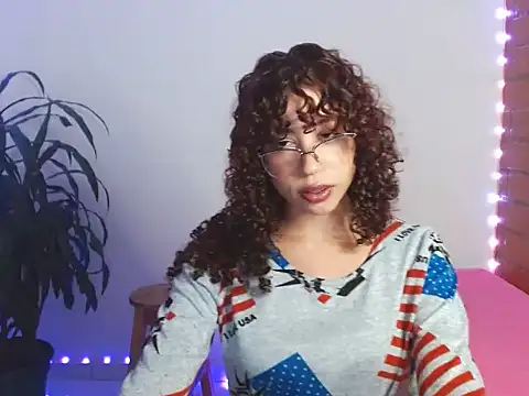 Snapshot of Medussa3033 chatting on 10/15/25, 10:18 Medussa3033 online show from 10/15/25, 10:18