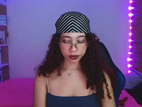 Snapshot of Medussa3033 chatting on 12/14/25, 03:24 Medussa3033 online show from 12/14/25, 03:24