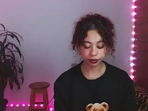 Snapshot of Medussa3033 chatting on 10/30/25, 02:32 Medussa3033 online show from 10/30/25, 02:32