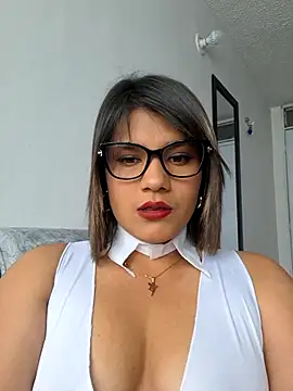Snapshot of CinthiaRouse33 chatting on 10/20/25, 06:52 CinthiaRouse33 online show from 10/20/25, 06:52