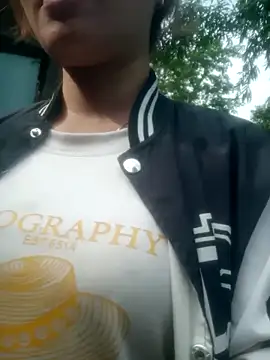 Snapshot of Myzak- chatting on 10/15/25, 01:48 Myzak- online show from 10/15/25, 01:48