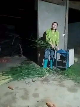 Snapshot of Myzak- chatting on 11/24/25, 10:59 Myzak- online show from 11/24/25, 10:59