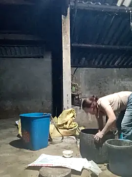 Snapshot of Myzak- chatting on 11/17/25, 10:52 Myzak- online show from 11/17/25, 10:52