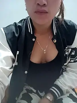 Snapshot of Myzak- chatting on 12/19/25, 12:29 Myzak- online show from 12/19/25, 12:29