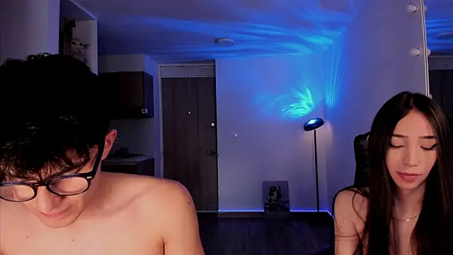 Snapshot of Mikeyvioleta_ chatting on 01/10/26, 08:26 Mikeyvioleta online show from 01/10/26, 08:26