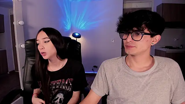 Snapshot of Mikeyvioleta_ chatting on 11/26/25, 10:32 Mikeyvioleta online show from 11/26/25, 10:32