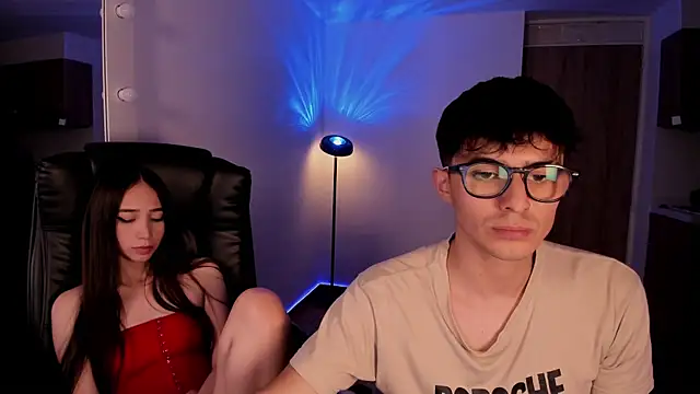 Snapshot of Mikeyvioleta_ chatting on 12/04/25, 04:44 Mikeyvioleta online show from 12/04/25, 04:44