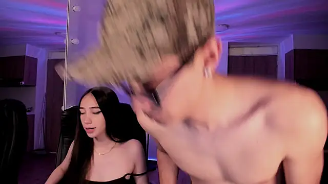 Snapshot of Mikeyvioleta_ chatting on 12/13/25, 11:44 Mikeyvioleta online show from 12/13/25, 11:44