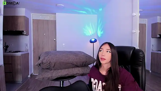 Snapshot of Mikeyvioleta_ chatting on 03/02/26, 01:40 Mikeyvioleta online show from 03/02/26, 01:40