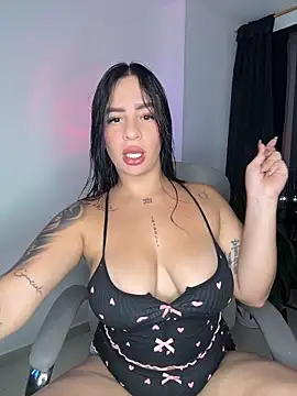 Emily Kurth23 online show from 11/21/25, 12:20