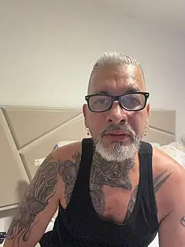 Snapshot of roygomez chatting on 10/17/25, 05:15 roygomez online show from 10/17/25, 05:15