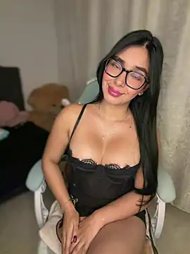 MiaSofia   online show from 05/05/26, 05:21