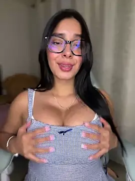 MiaSofia   online show from 04/08/26, 04:36