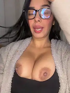 MiaSofia   online show from 12/21/25, 06:37