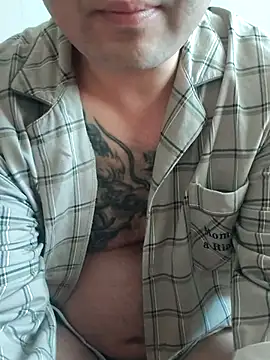 Snapshot of caige8888 chatting on 12/17/25, 01:43 caige8888 online show from 12/17/25, 01:43