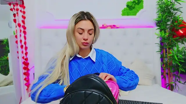 Snapshot of AriannaSins chatting on 02/26/25, 02:05 AriannaSins online show from 02/26/25, 02:05