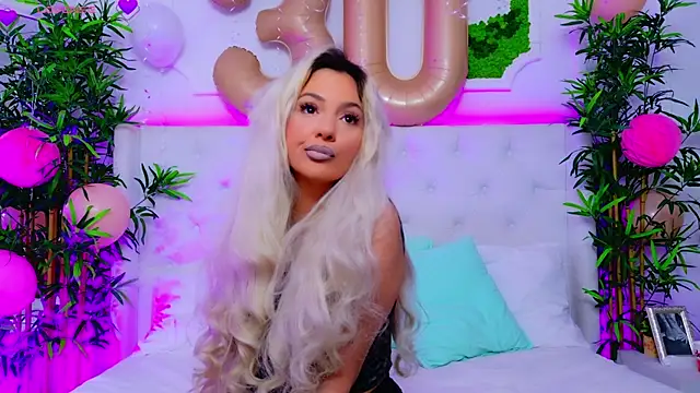 Snapshot of AriannaSins chatting on 09/10/25, 01:21 AriannaSins online show from 09/10/25, 01:21