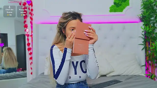 Snapshot of AriannaSins chatting on 03/20/25, 01:15 AriannaSins online show from 03/20/25, 01:15