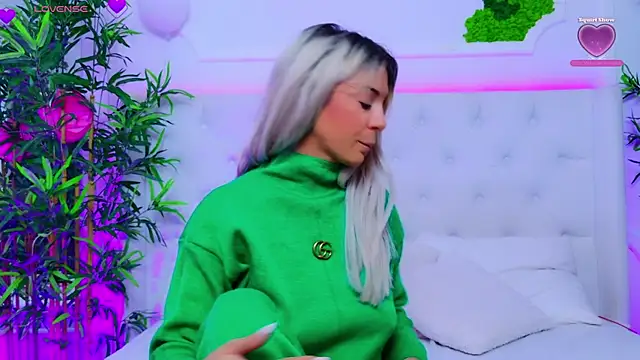 Snapshot of AriannaSins chatting on 09/30/25, 12:22 AriannaSins online show from 09/30/25, 12:22