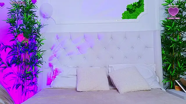 Snapshot of AriannaSins chatting on 10/17/25, 12:18 AriannaSins online show from 10/17/25, 12:18