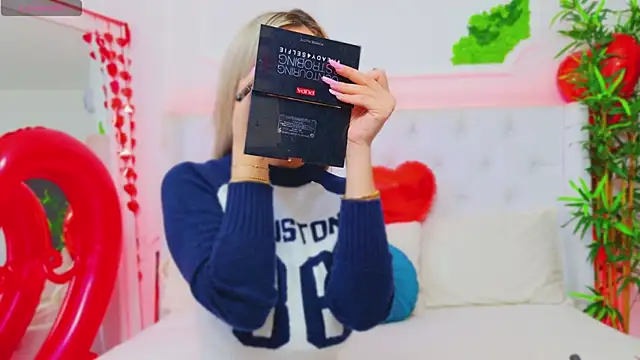 Snapshot of AriannaSins chatting on 02/14/25, 01:40 AriannaSins online show from 02/14/25, 01:40