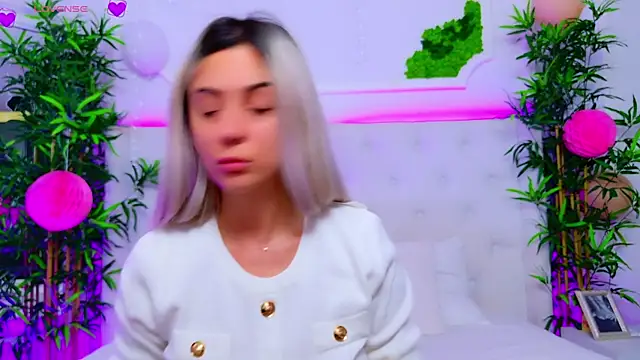 Snapshot of AriannaSins chatting on 09/19/25, 12:31 AriannaSins online show from 09/19/25, 12:31