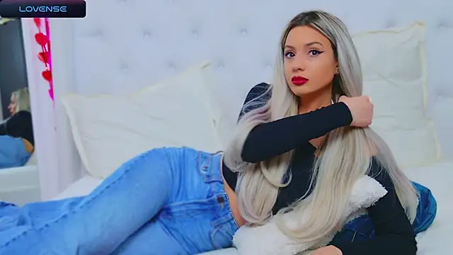 Snapshot of AriannaSins chatting on 02/20/25, 04:47 AriannaSins online show from 02/20/25, 04:47