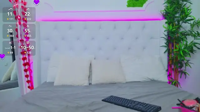 Snapshot of AriannaSins chatting on 03/19/25, 02:35 AriannaSins online show from 03/19/25, 02:35