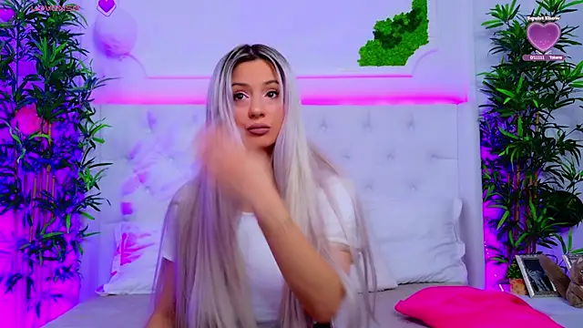 Snapshot of AriannaSins chatting on 10/16/25, 12:35 AriannaSins online show from 10/16/25, 12:35