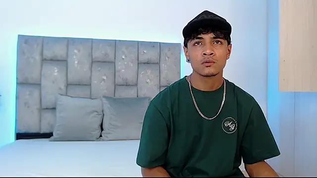 SweetAndSinful online show from 10/20/25, 03:30