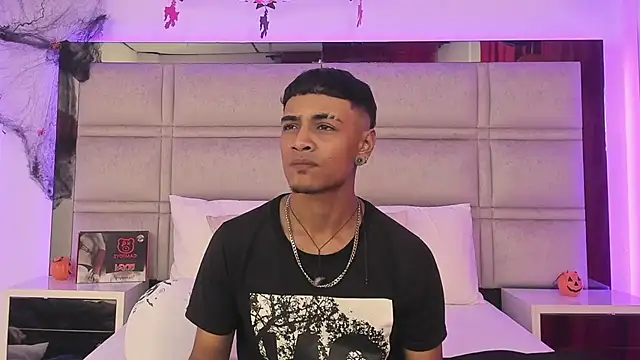 SweetAndSinful online show from 11/01/25, 04:30