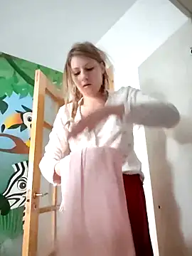 SandyCassie online show from 04/28/26, 04:17