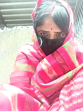 Snapshot of Rajni_chauhan chatting on 11/15/25, 07:07 Rajni chauhan online show from 11/15/25, 07:07