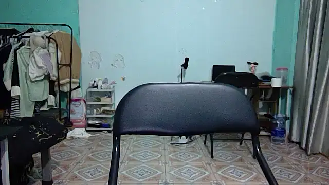 Snapshot of Baby_2k2 chatting on 10/19/25, 01:52 Baby 2k2 online show from 10/19/25, 01:52