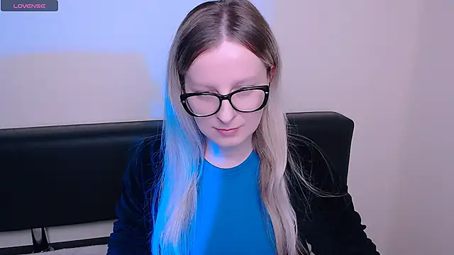 AllaLeomz online show from 10/28/25, 07:40