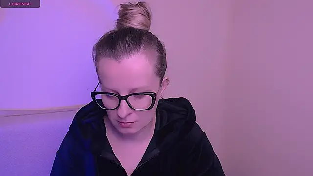 AllaLeomz online show from 11/12/25, 07:45