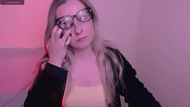 AllaLeomz online show from 11/11/25, 07:58