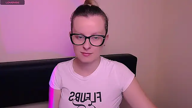 AllaLeomz online show from 10/25/25, 06:56