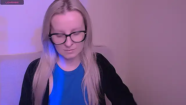 AllaLeomz online show from 11/20/25, 09:32