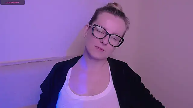 AllaLeomz online show from 11/07/25, 08:52