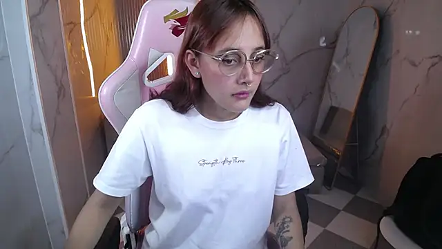 Scarlet 2b  online show from 10/16/25, 03:04