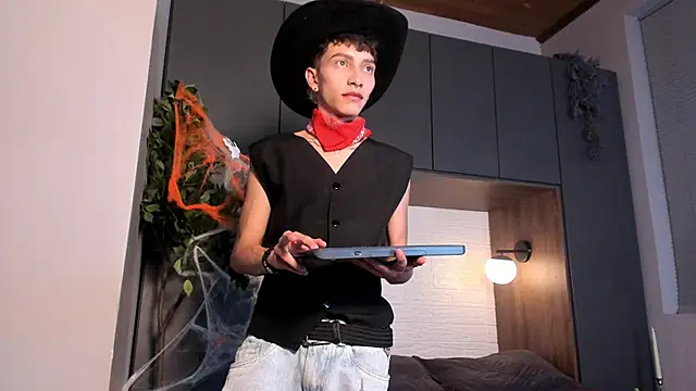 Tiam muller online show from 10/31/25, 03:58