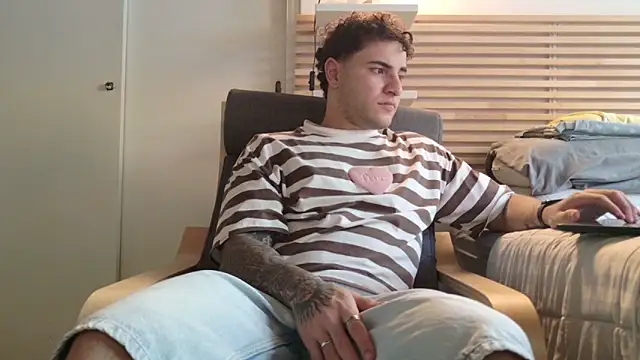 Snapshot of KevinWolf777 chatting on 03/19/26, 10:21 KevinWolf777 online show from 03/19/26, 10:21